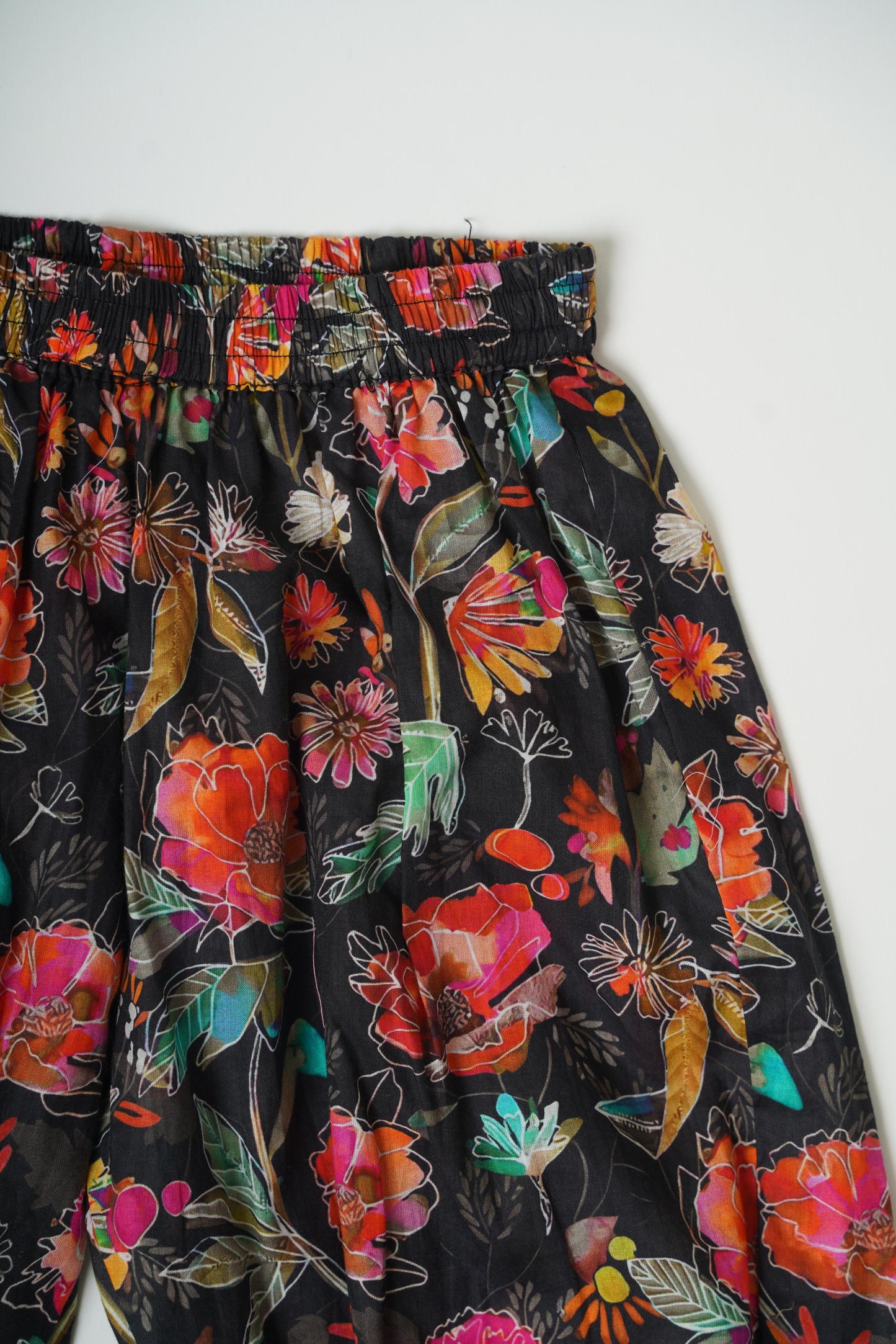 Girls Pure Cotton Balloon Digital Print Black Pants - Peekaaboo Kids -